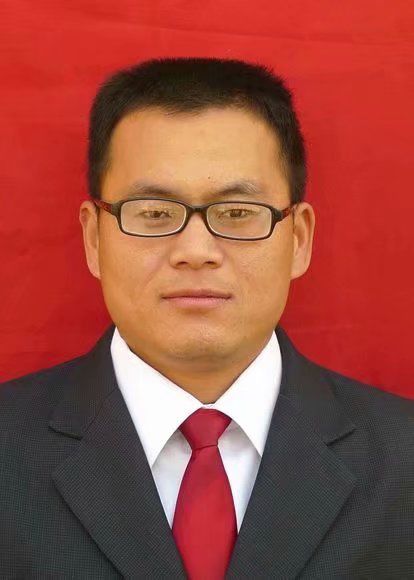 北峰中学 杨红光乘势而上 提升教育教学质量总之,我校以此会议精神为