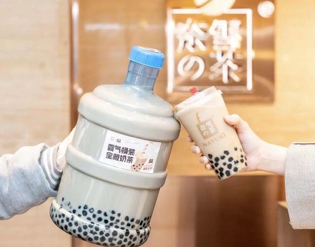 五斤十斤现在开始流行喝大桶奶茶了吗