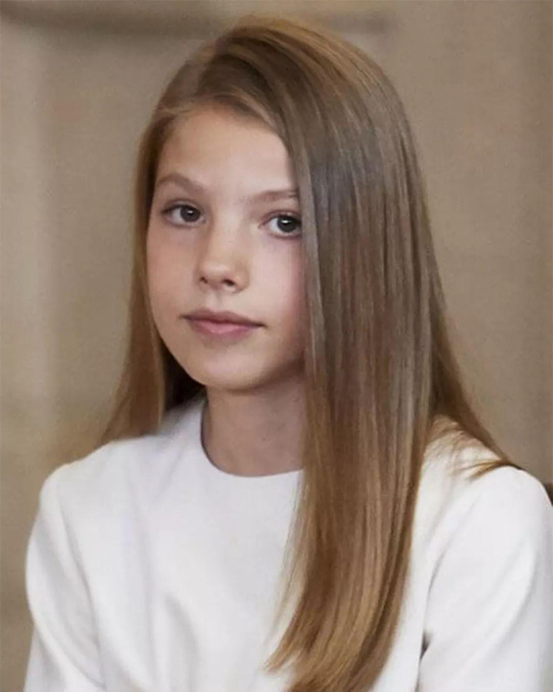 索菲亚公主未来不会成为女王,但妈妈对她要求同样严格,和姐姐就读同一