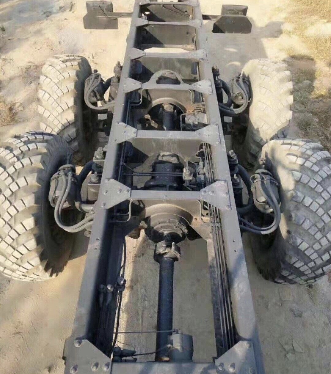 大g越野很牛x斯太尔8x8你能过的路我扛着30吨货也能过