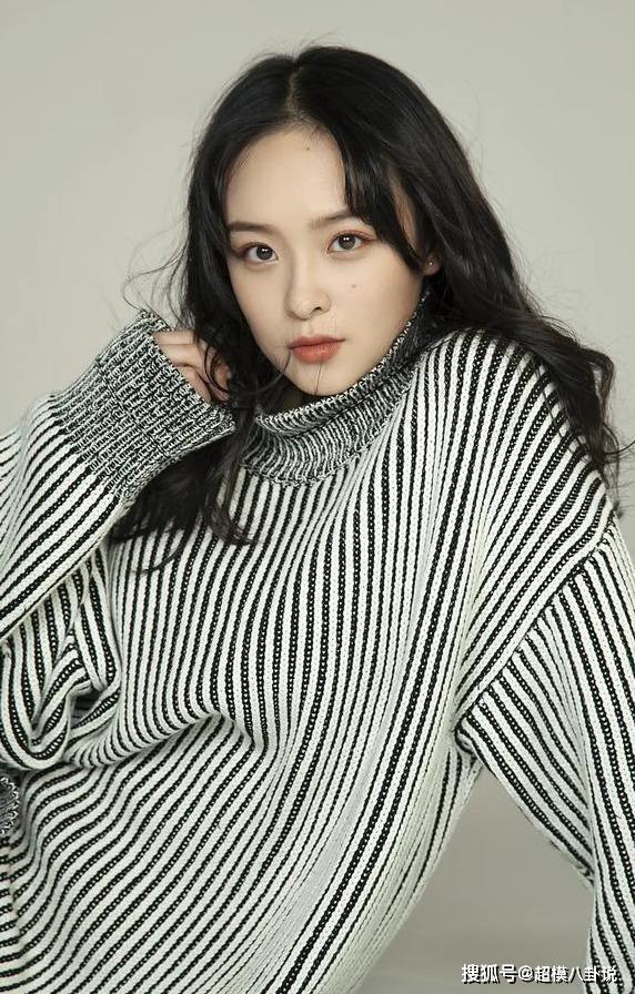 选手,在2019年,李丞汐已参演了网剧《迷雾追踪》,在剧中饰演"李子欣"