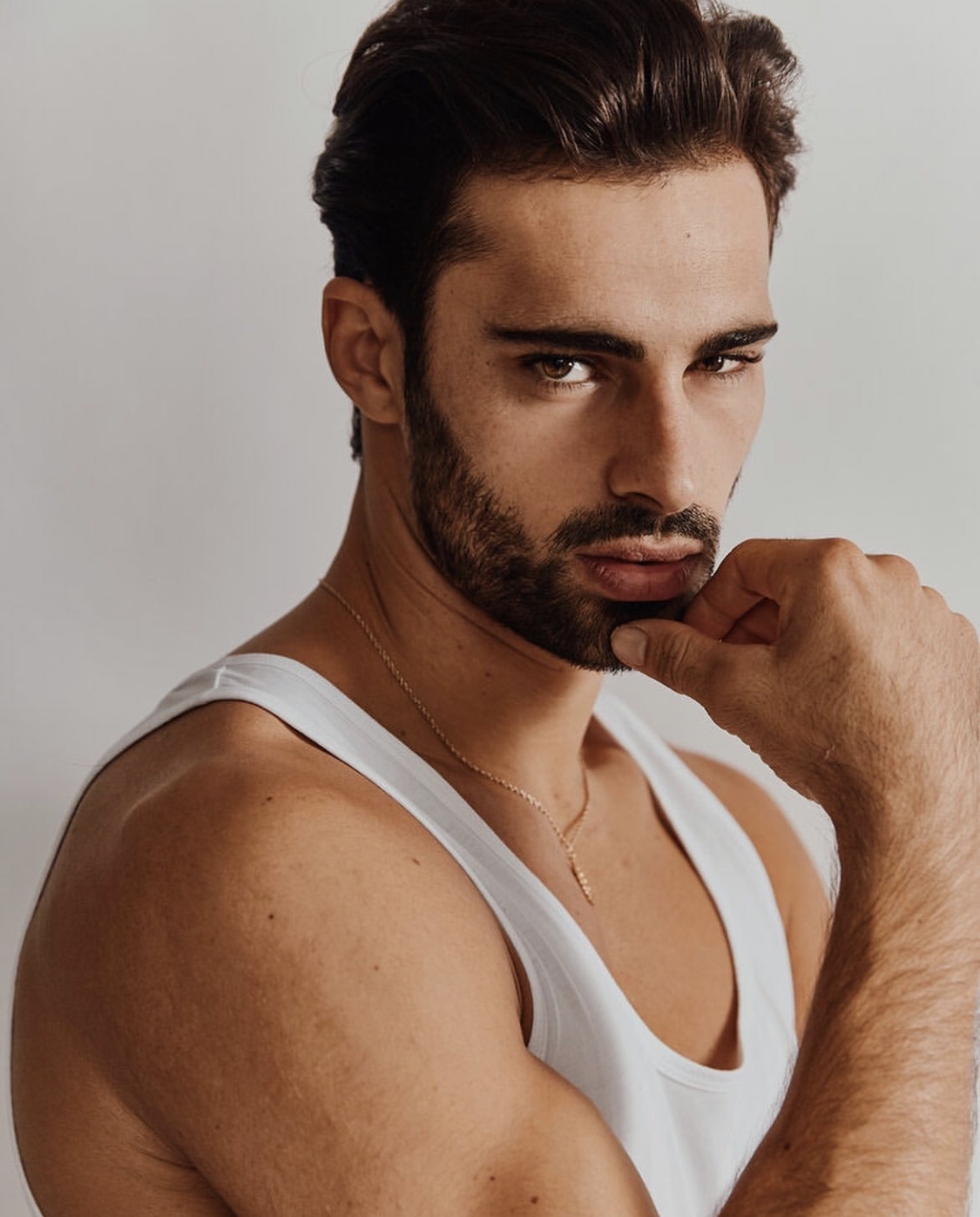 原创险些被捧杀23岁英国男模elliotmeeten重新回春他的资源真的好