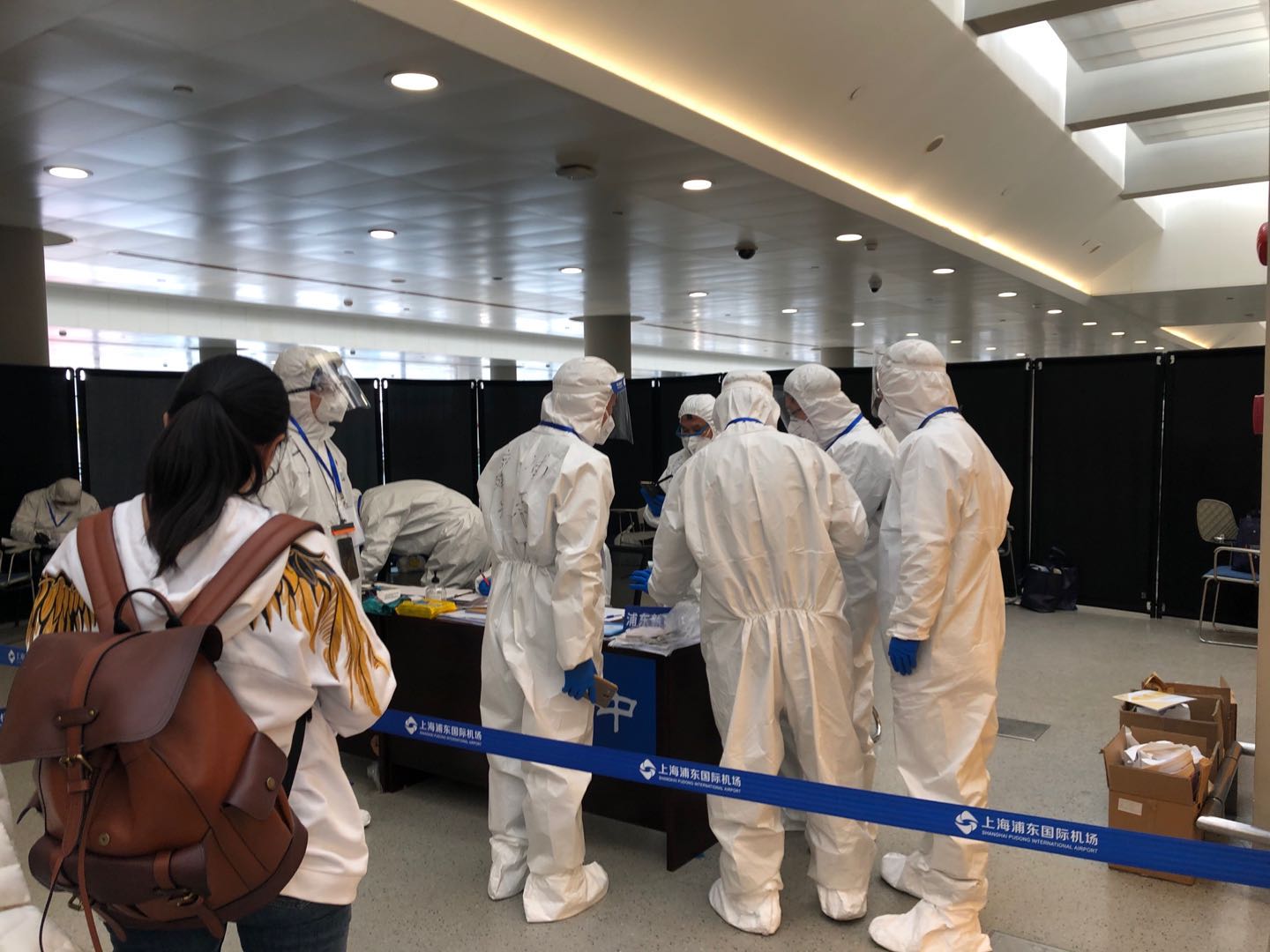 空中国门套上防疫金钟罩机场闭环防控让市民很安心