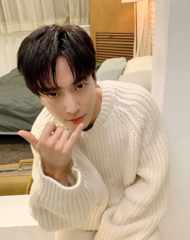 n号房"事件发声的韩星包括:孙秀贤,白艺潾,河妍秀,文佳煐,赵权,权正烈