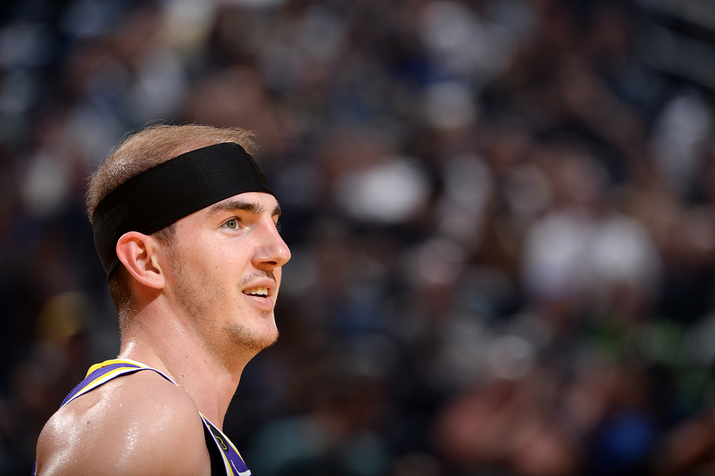 卡鲁索因隔离最近都在家训练迫不及待想回到球场