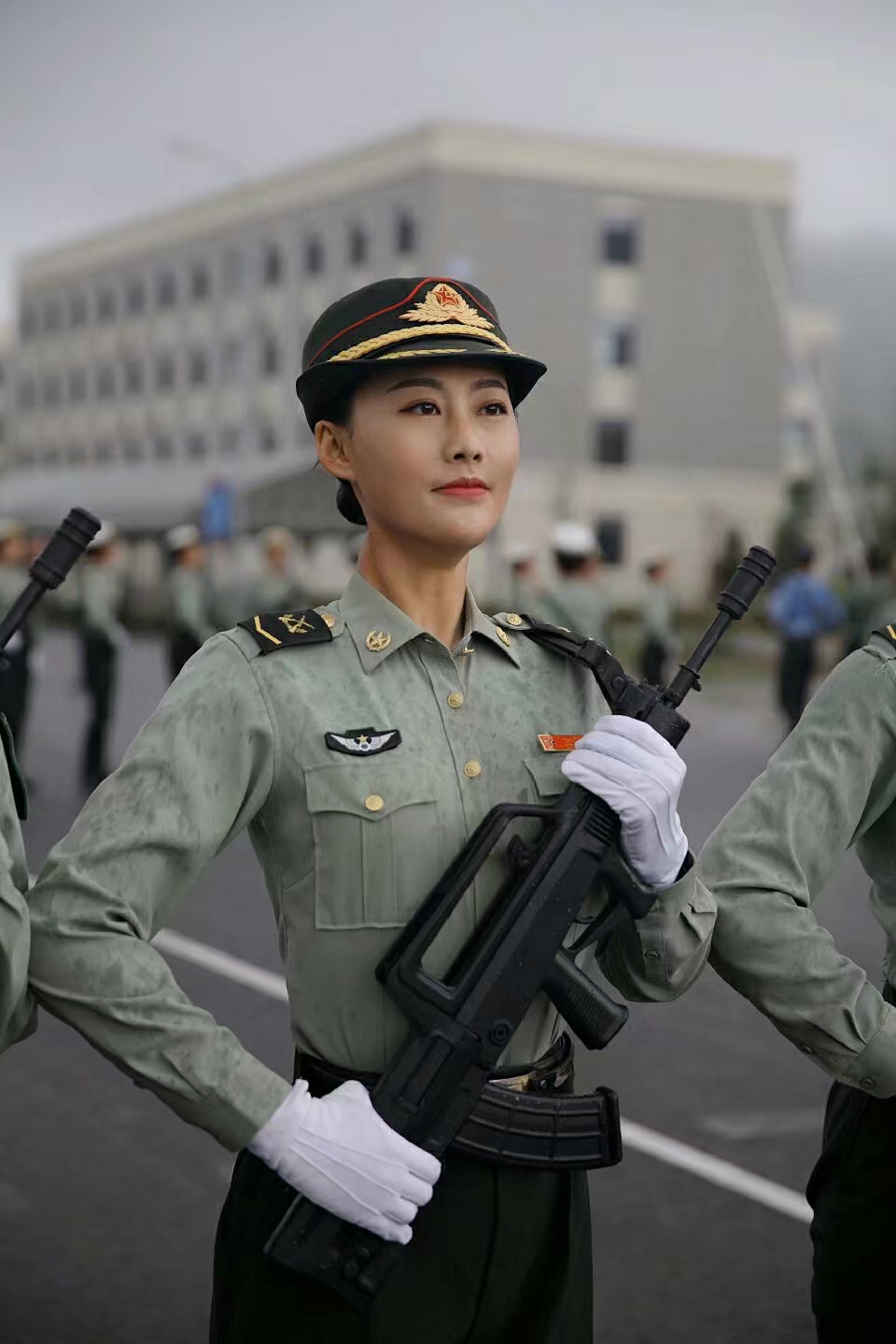 巾帼仪仗靓英姿记中国人民解放军三军仪仗队队员王凤