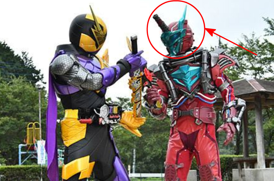 除此之外还有假面骑士blood stalk,虽说这个形态是被e总附身之后的