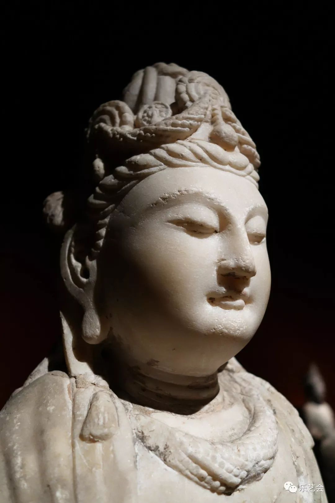 面如满月天籁安寂上海博物馆唐代白石菩萨艺术