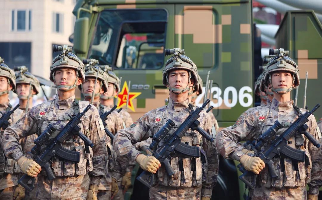 而且我们关注点也别只放在新步枪上,本次阅兵展示的新单兵系统也是一