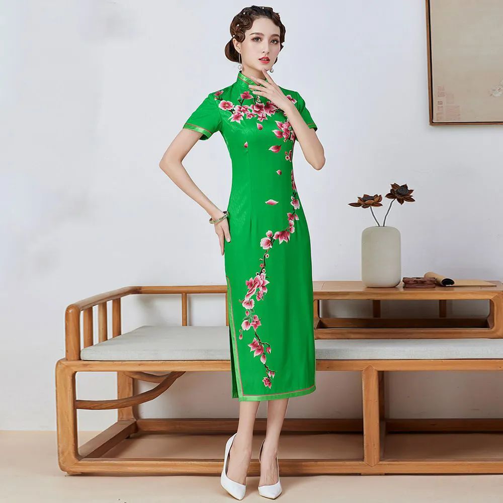 精选真丝面料,用心缝制,绿色中长旗袍