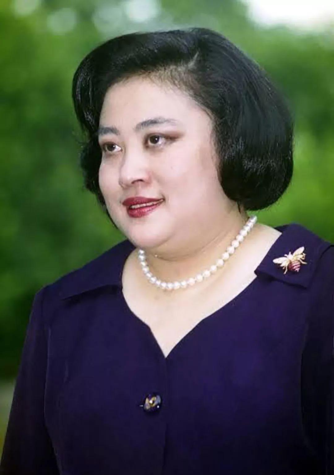 诗丽吉眼光长远,用颂妃平衡西拉米家族势力,给儿子玛哈王储受益