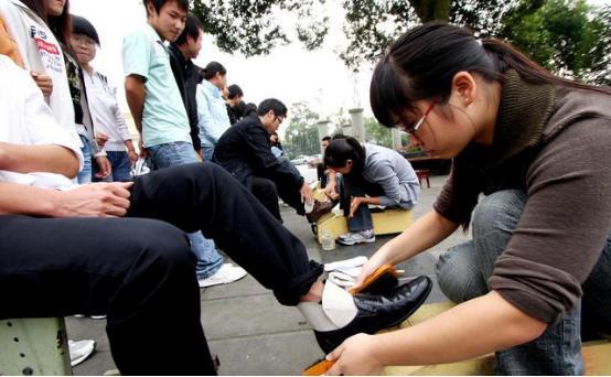 越南美女的擦鞋服務有什麼貓膩經歷過的遊客都後悔了