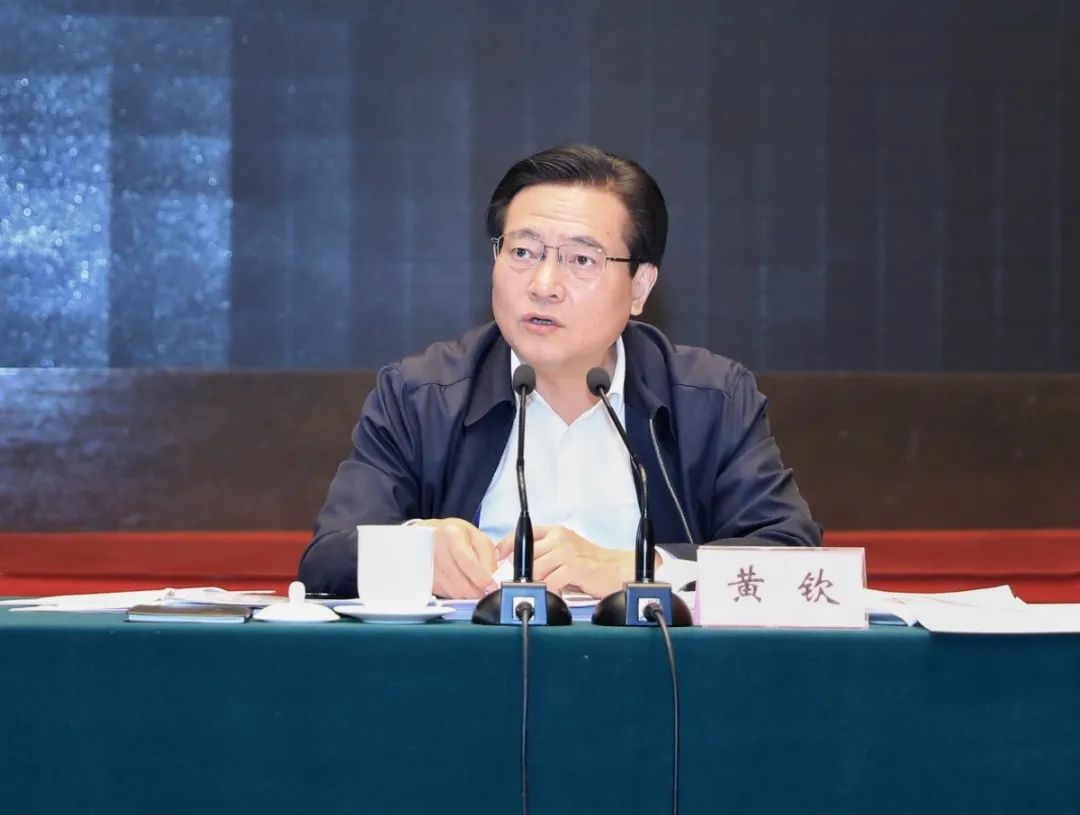 无锡市委书记黄钦调研无锡锐科激光变格新材料