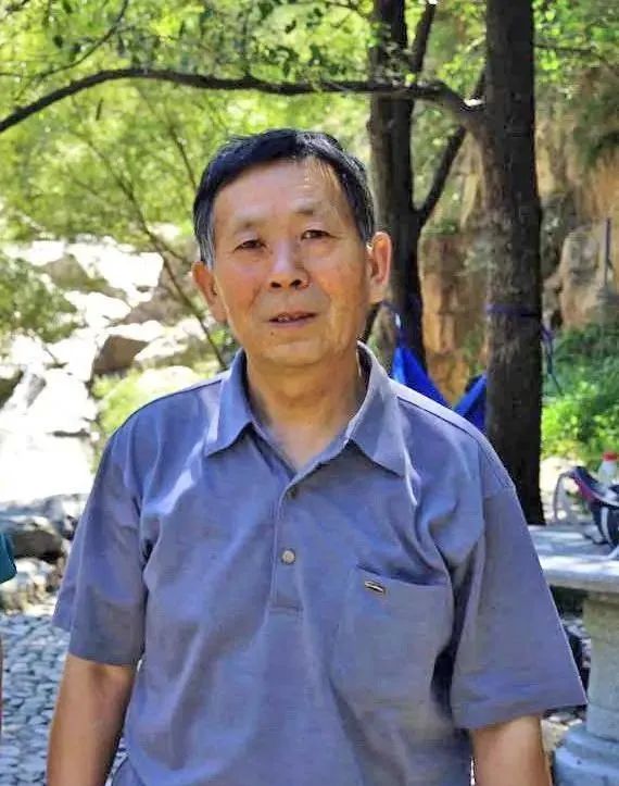 李振民今年73岁了,老伴71岁.