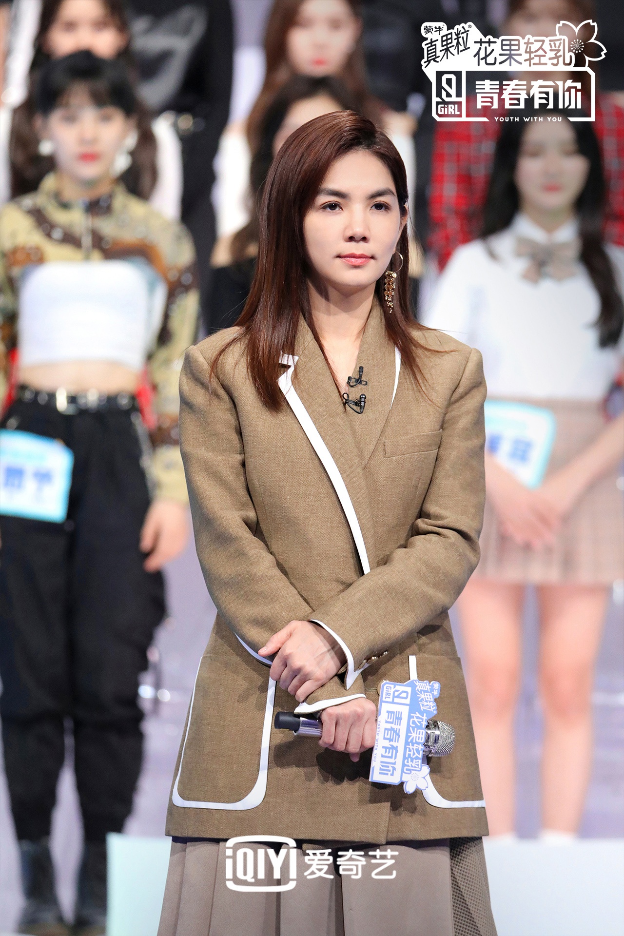 青春有你2公演舞台将至lisa自曝曾每天训练15小时