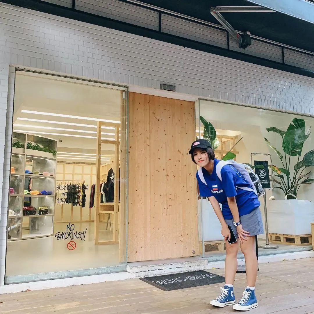 女鞋头 | 穿球鞋没有女人味?这是一个悖论