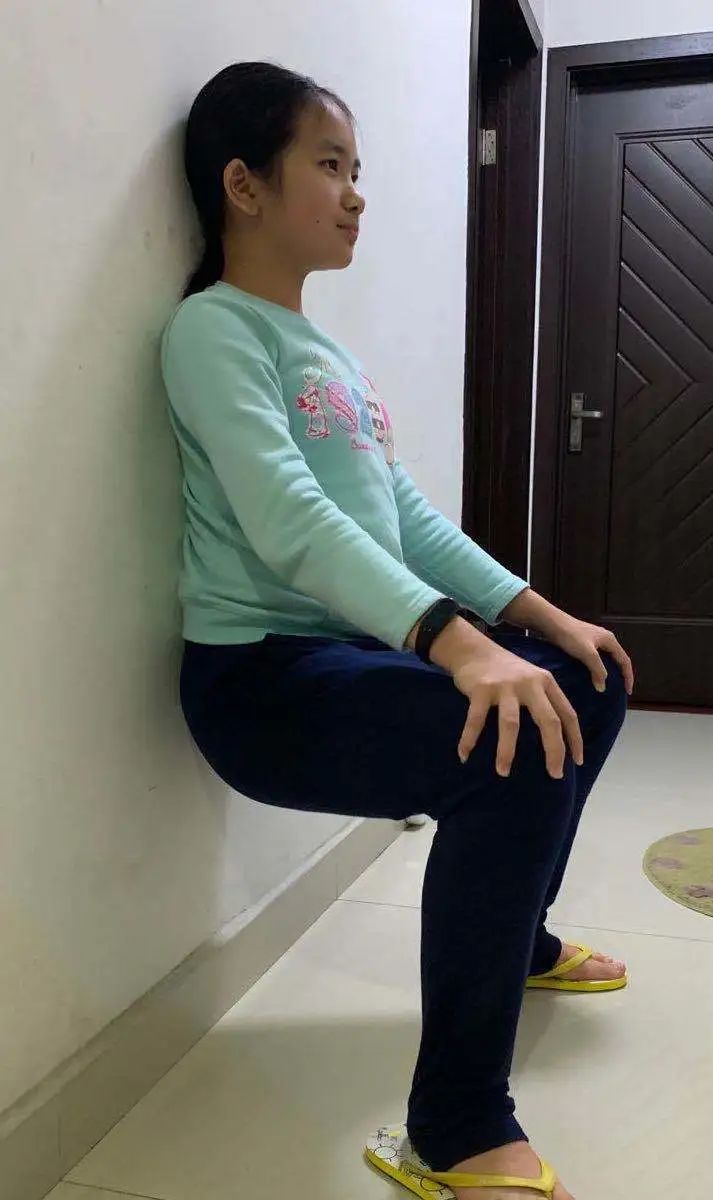 95武术健身操张明老师通过录制视频微课,让低段的小朋友在家也能