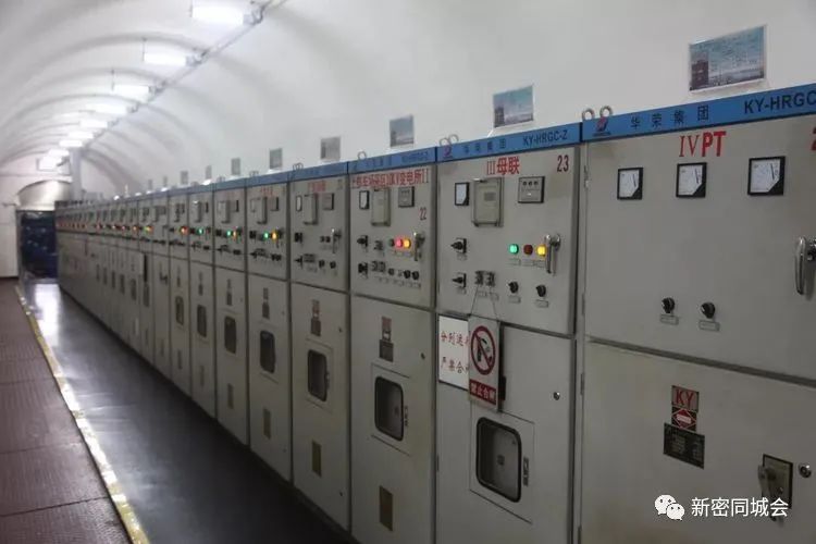 主井提升机房副井提升机房井下候罐区工业园区采煤工作面矿井采用立井