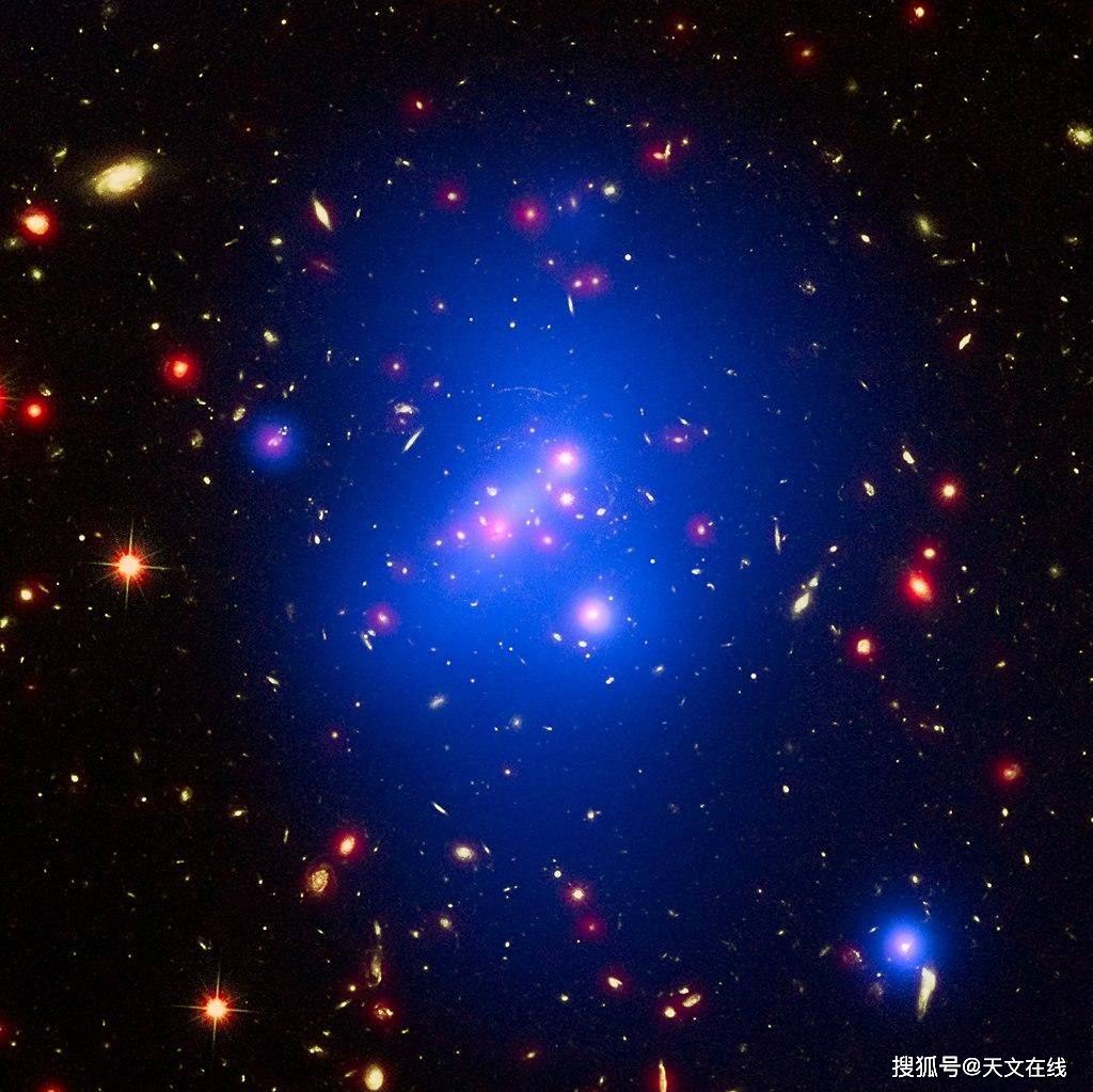 它位于后发座——也被称为后发座的头发——它是一个离散的星系团,一