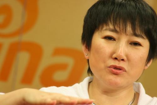 60岁的成方圆与王刚离婚后,18年来为什么一直单身_杜小娟