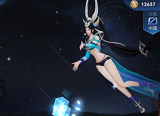 有玩家疑惑道,女英雄们去游泳时会穿什么衣服呢?