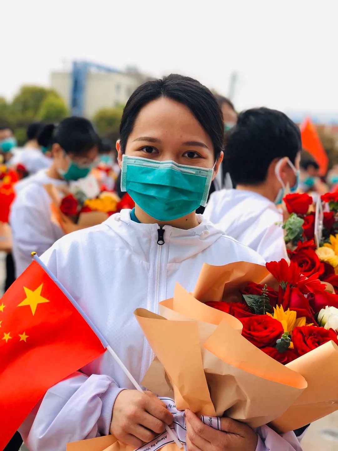 白衣执甲今凯旋上犹6位最美逆行者返回江西
