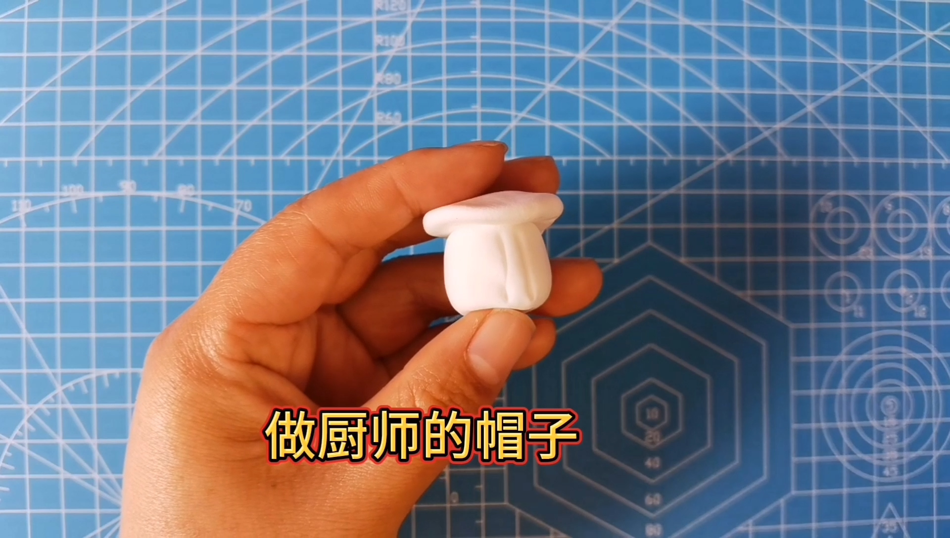 简单好做手工黏土橡皮泥蔬菜青椒一看就会适合亲子互动游戏