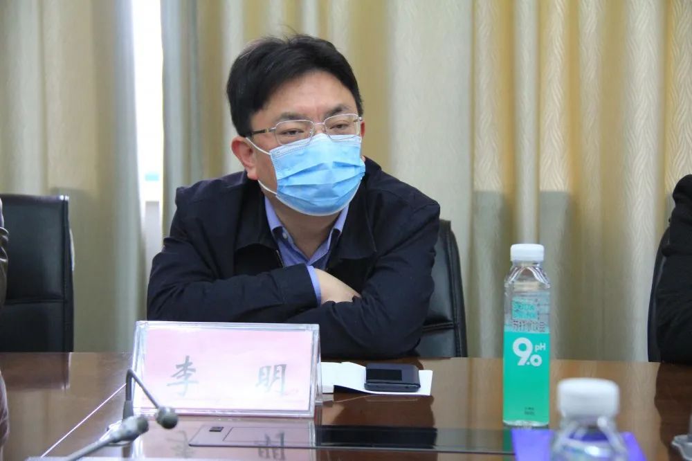 欢送会上,汉川市副市长刘伟,市卫健局党组成员李明,市人民医院院长
