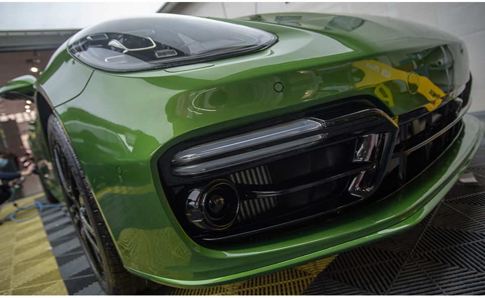 2017款曼巴绿保时捷panamera贴xpel透明隐形车衣