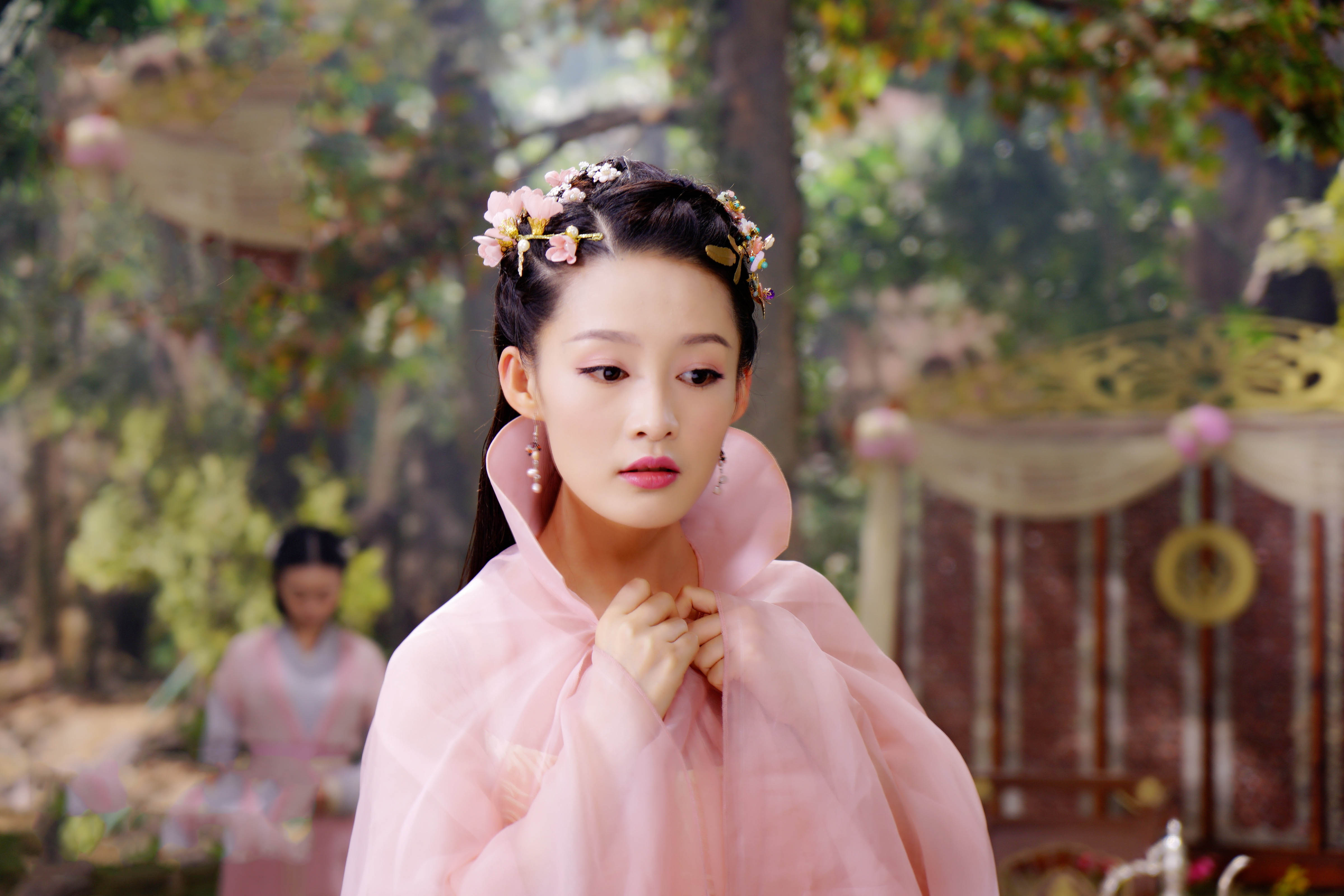 "鸡腿姑娘"又要营业了,新剧与黄景瑜搭档,一身军装气宇非凡_李沁