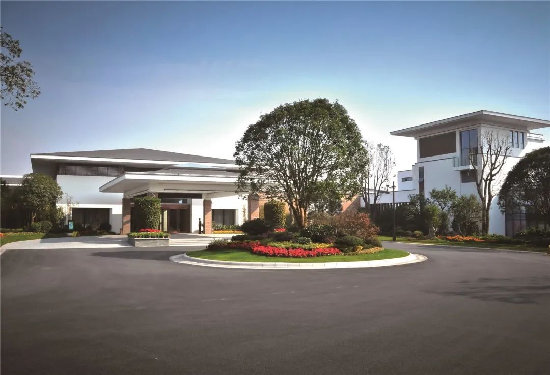 宿餐战略调整从容应对疫情危局龙潭湖酒店集团迅速转变抢占先机