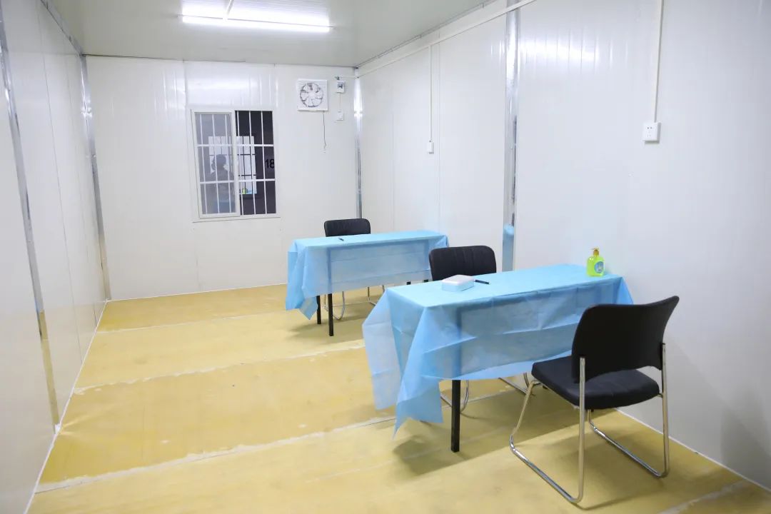 严防境外输入西安咸阳机场核酸检测取样区8小时建成投入使用