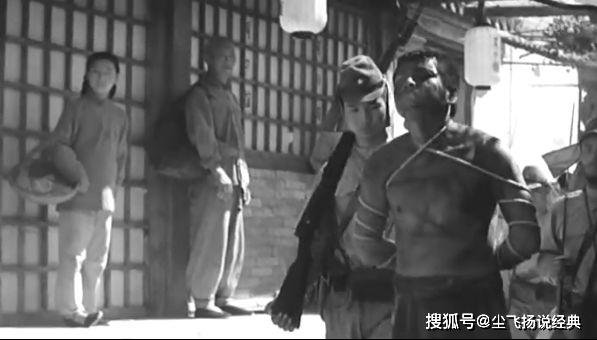 在影片中,借刀杀人段落,有一个被日本兵捉拿的中国人,被人五花大绑,还