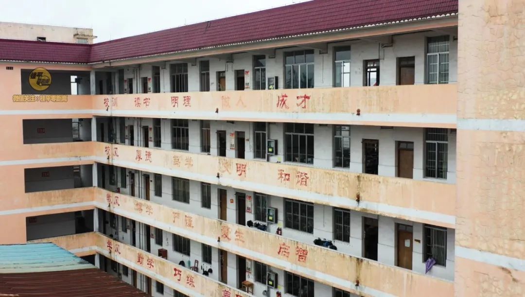 航拍校园今天换个角度看桂平一中