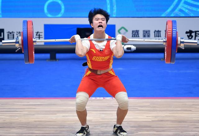 举重——世界杯:侯志慧获女子49公斤级抓举冠军-搜狐大视野-搜狐新闻