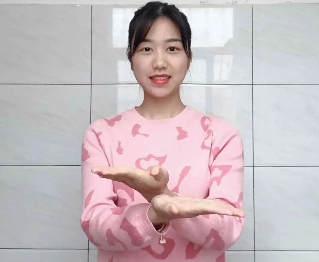 左右各一次8,左手握拳右手平放左手上面,右手拍两下9,用双手食指画出