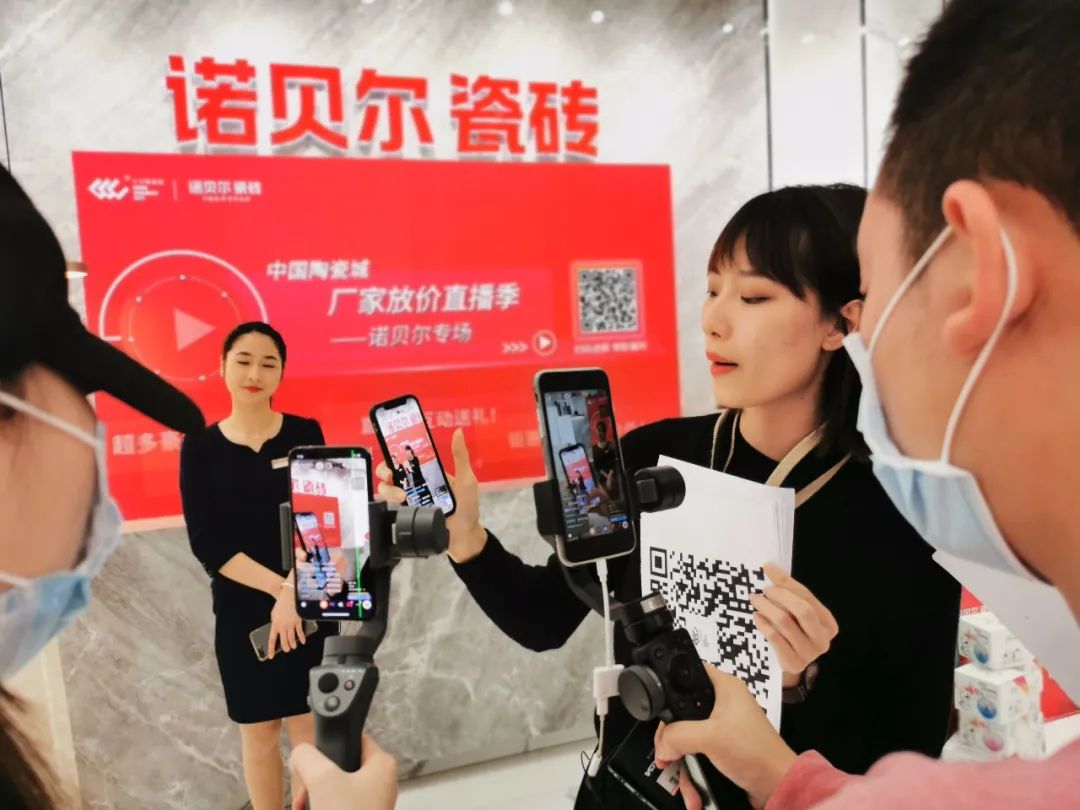 超二千二百亿元公募“红包雨”落地