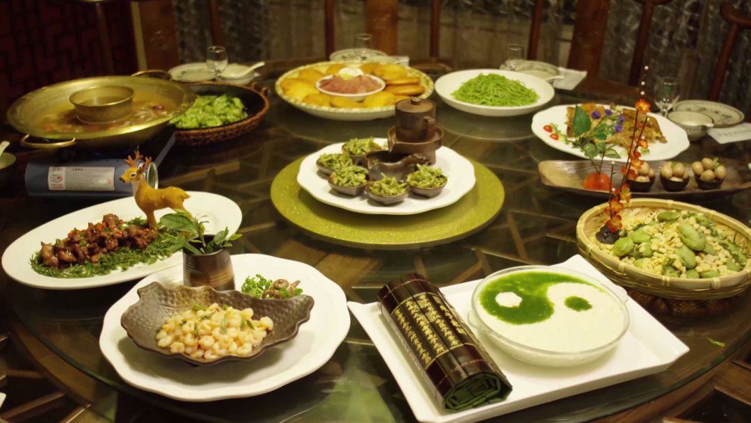 以茶烹调菜肴,为不同的菜品增添了一抹清淡的茶香.