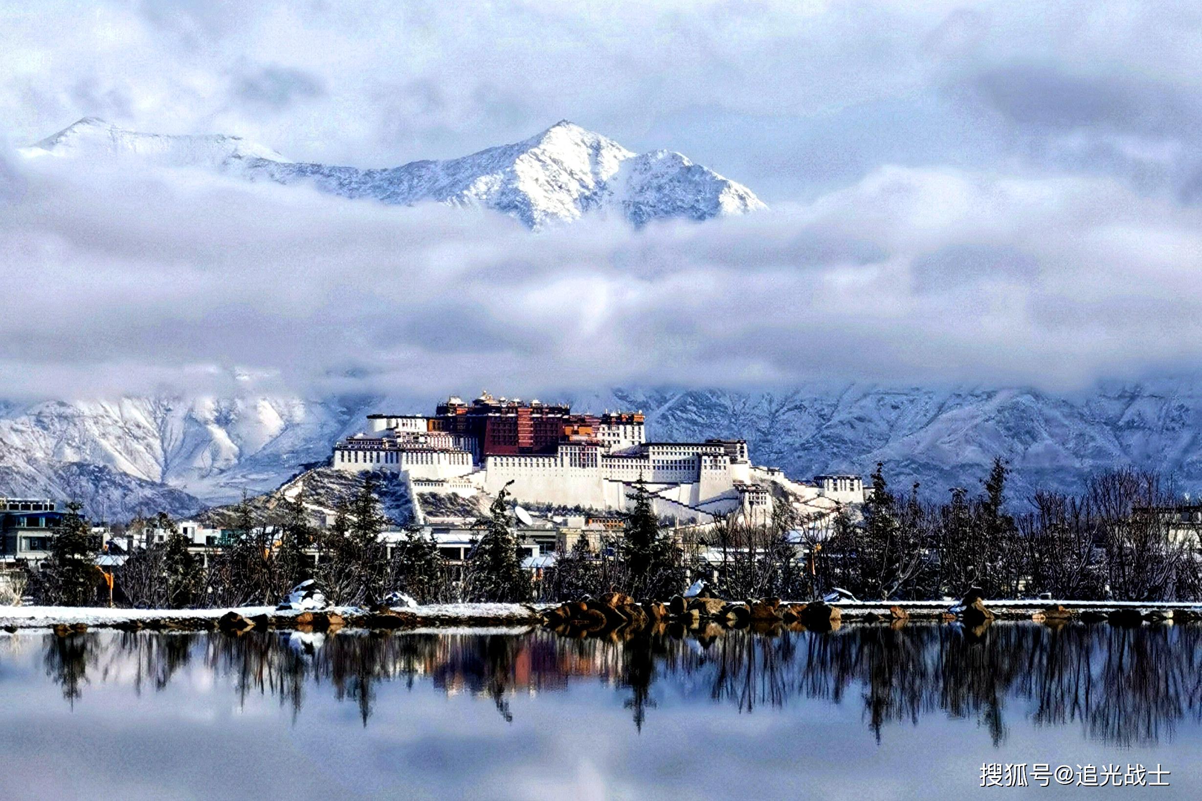 拉萨下雪图片风景实拍图片