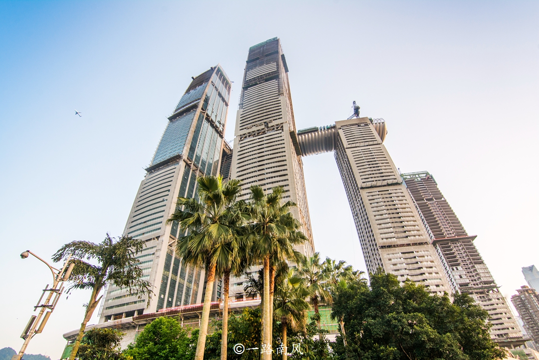 重庆最"奇怪"的建筑,看起来像鞋垫和帆船,外地游客都爱来打卡_福士