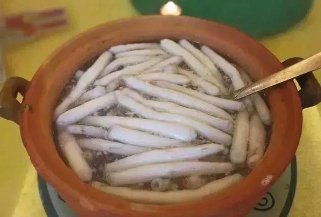 星虫类的体壁与环节动物(蚯蚓,蚂蝗,水蛏等)相似,又与螠虫(北方叫"海