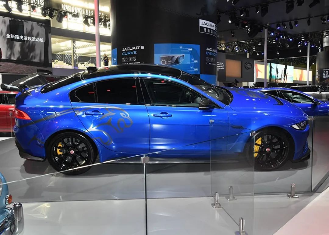 评测|搭载5.0l v8的捷豹xe,峰值扭矩达700牛·米,4秒内破百很少见