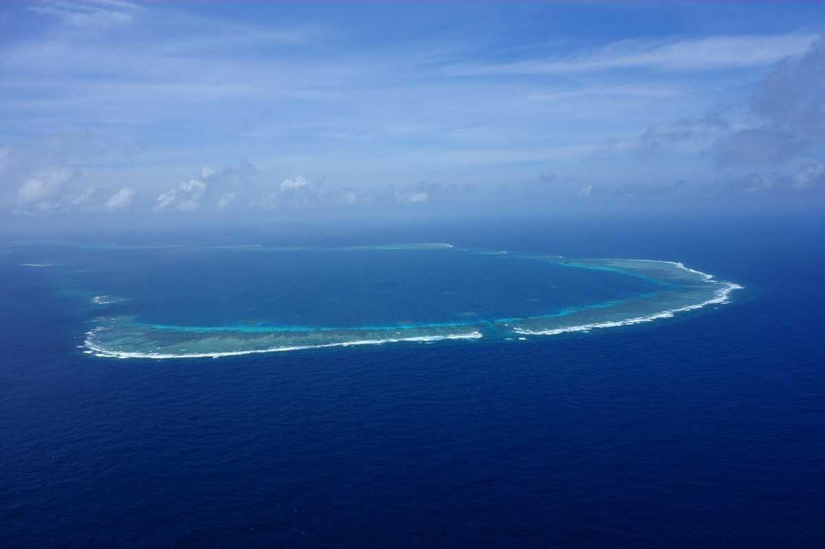 航拍仁爱礁,南沙群岛环礁,我国海军定期巡视