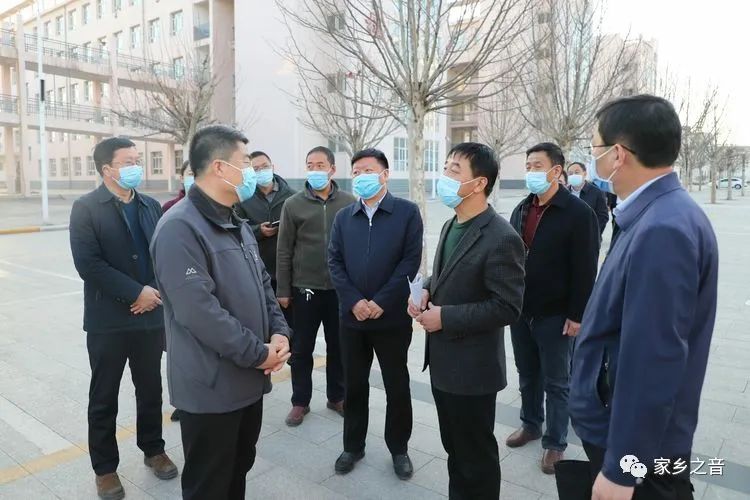 魏玉峰书记县长同时来到咱一中