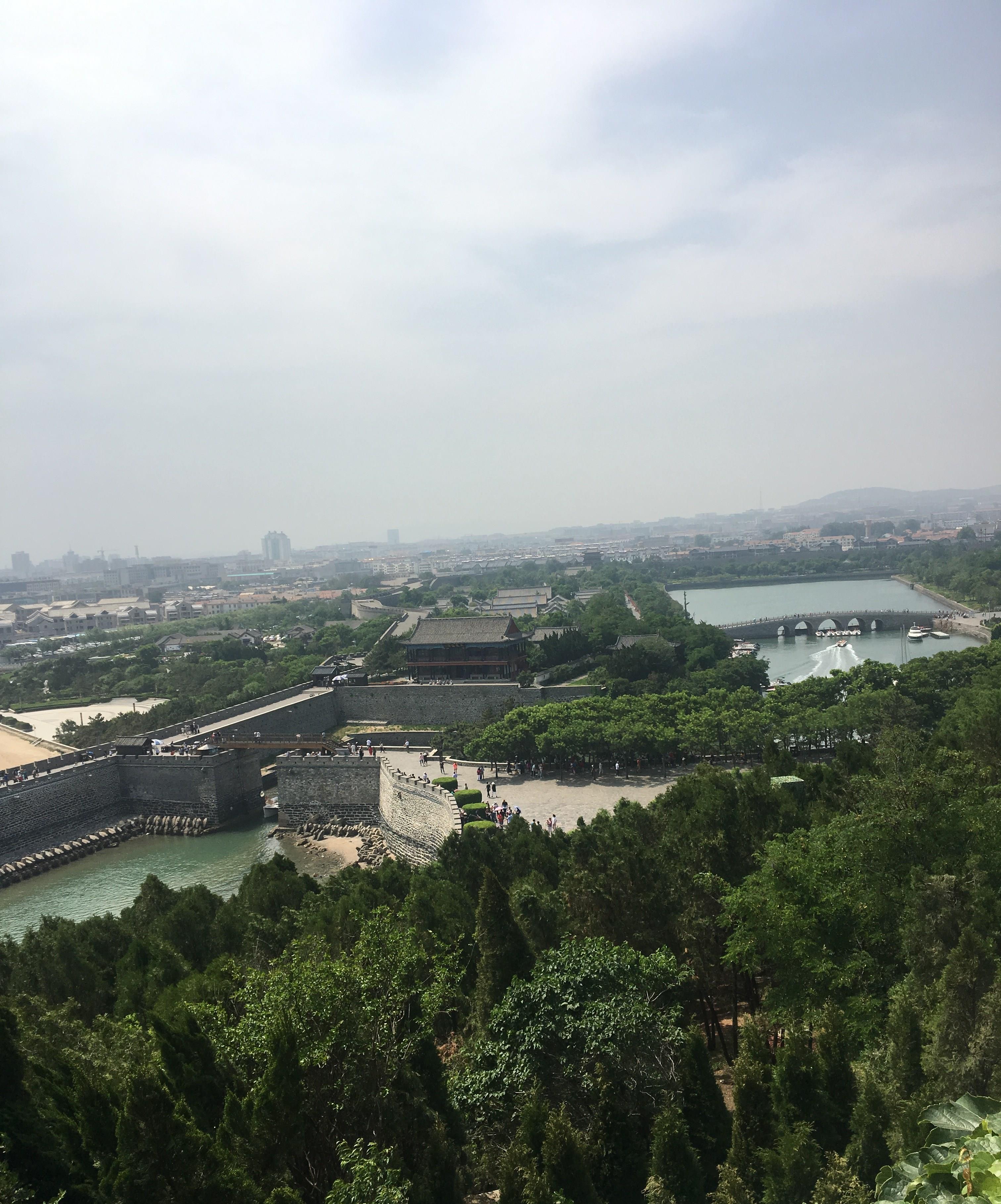 蓬萊閣的主體建築建於宋朝嘉祐六年(1061年),歷經風雨滄桑,歷史上從未