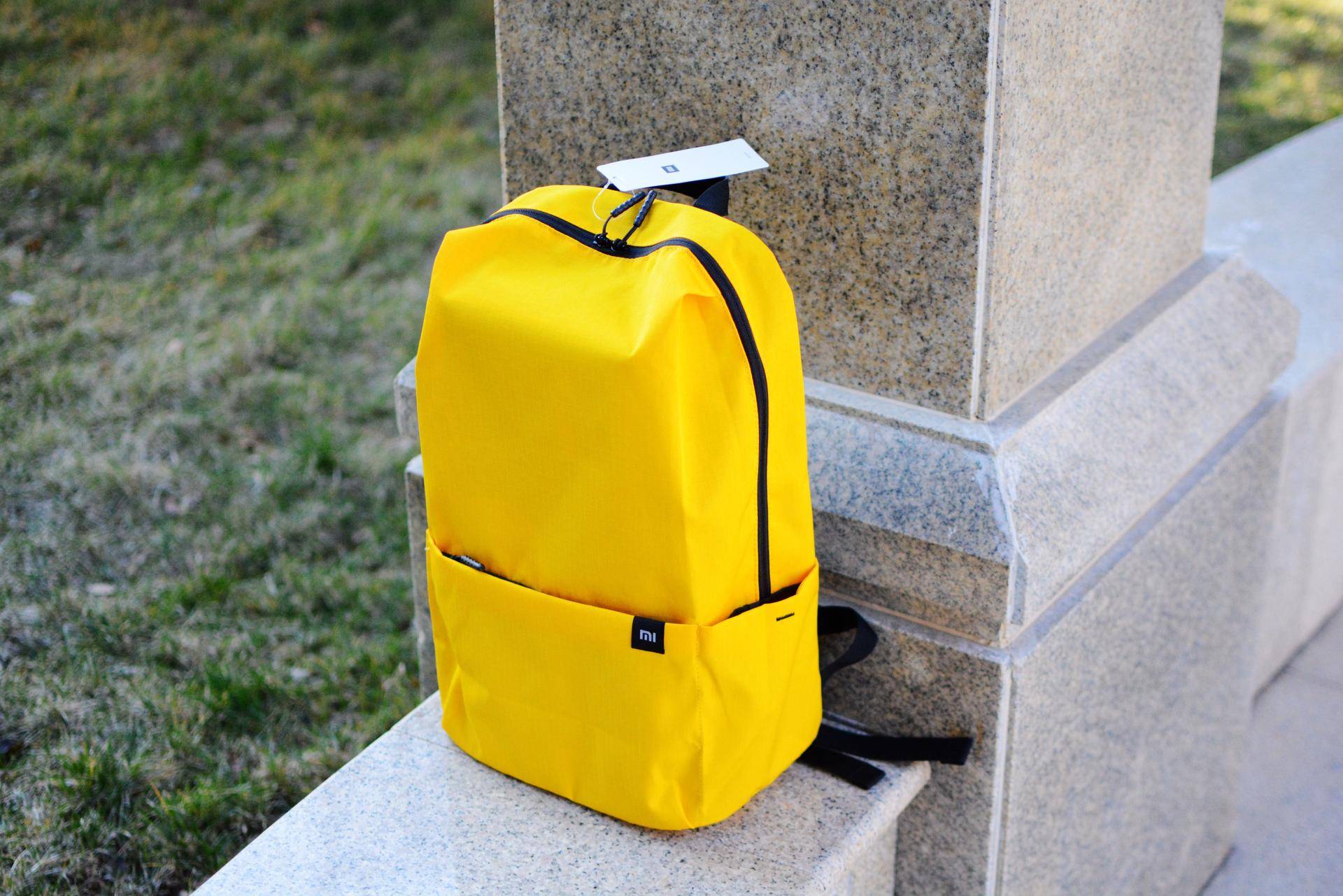 小米再玩爆品路线49元的双肩大背包性价比无敌了