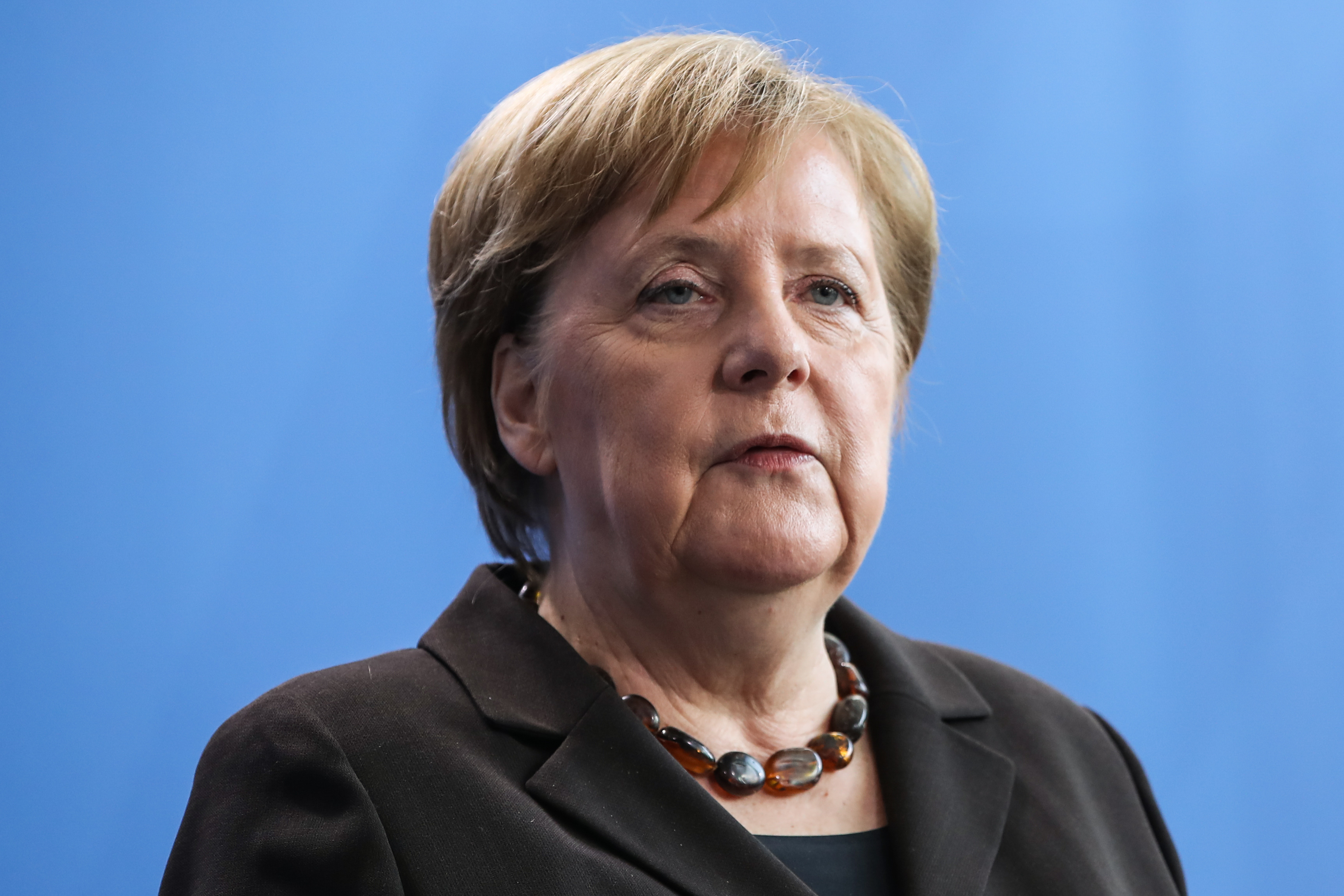德国总理默克尔开始居家隔离