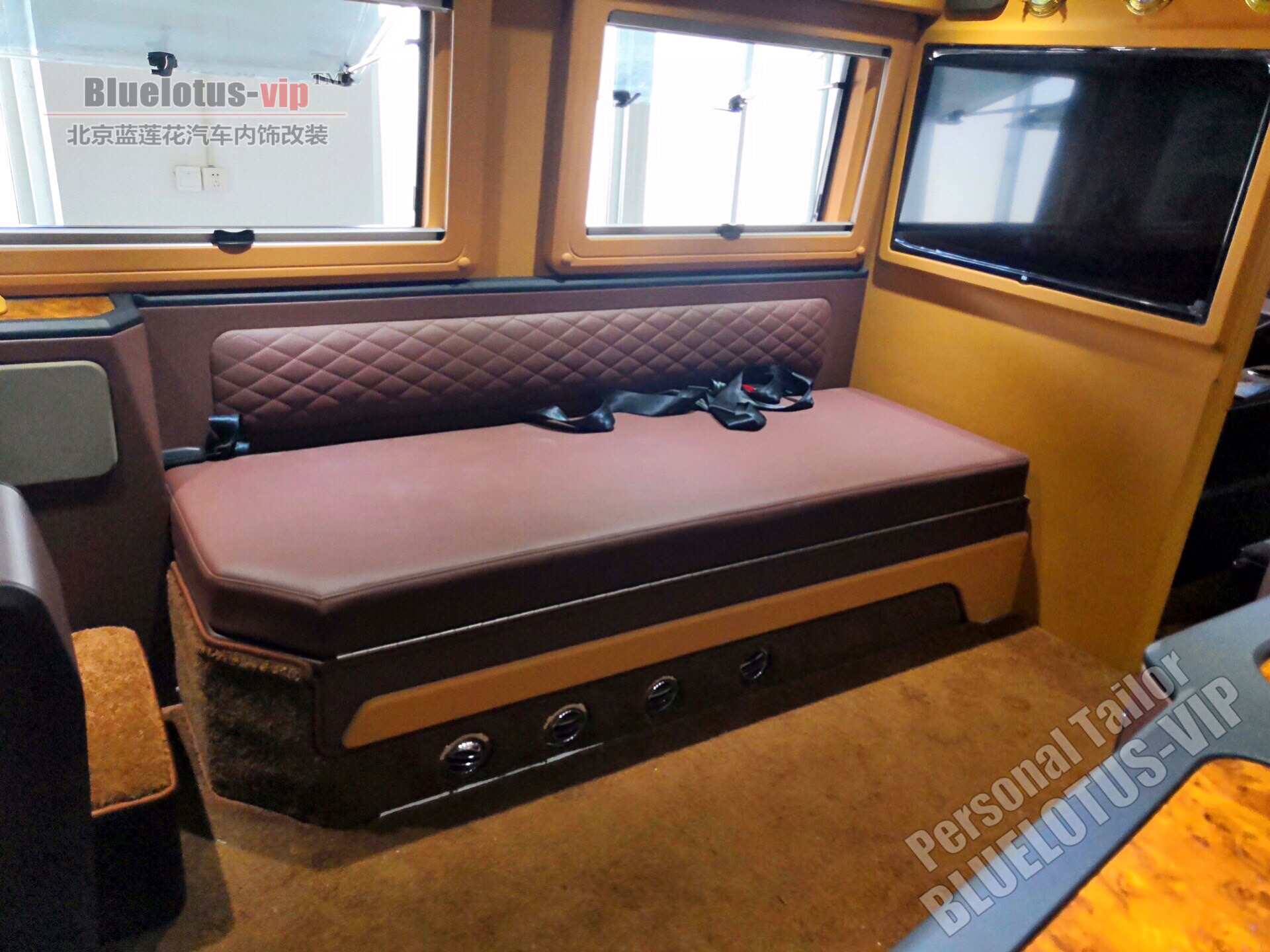 依维柯20452046改装成小房车内部惊人差异美到没朋友
