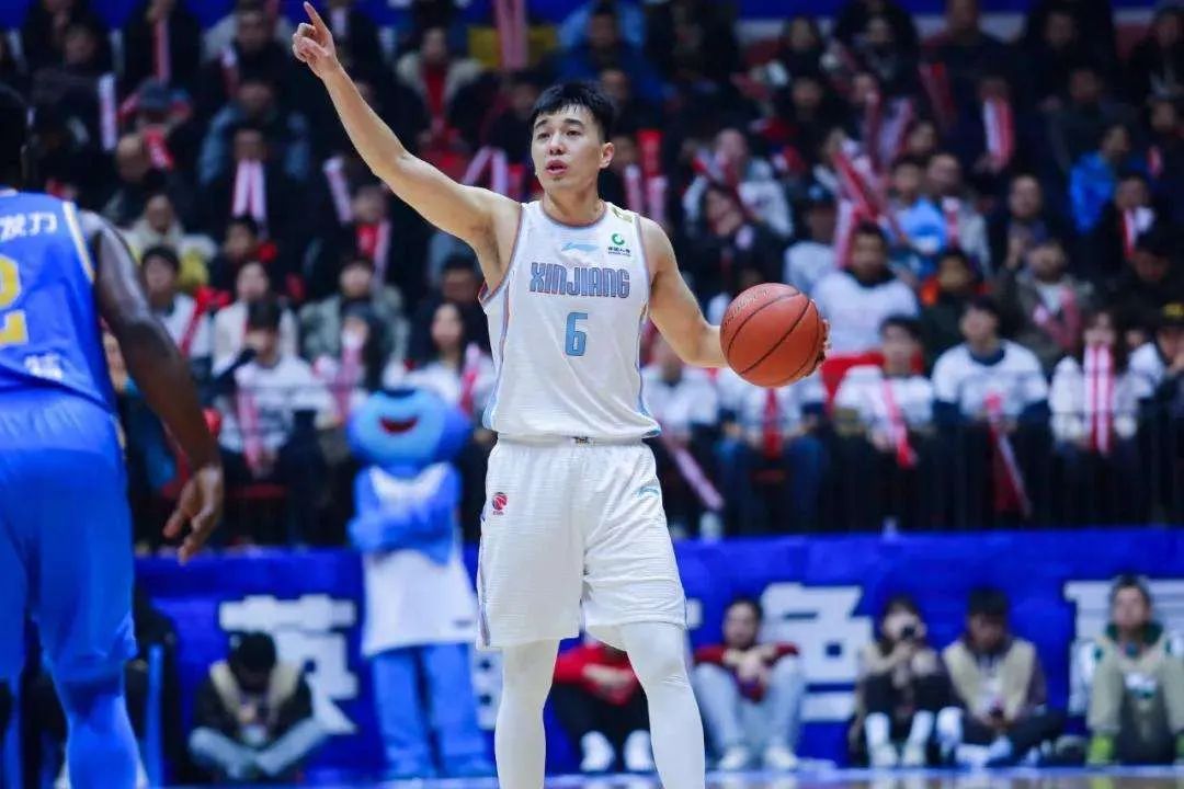 在cba联赛中,先后有5位来自清华大学的球员,他们是刘子秋,赵楠,曾令旭