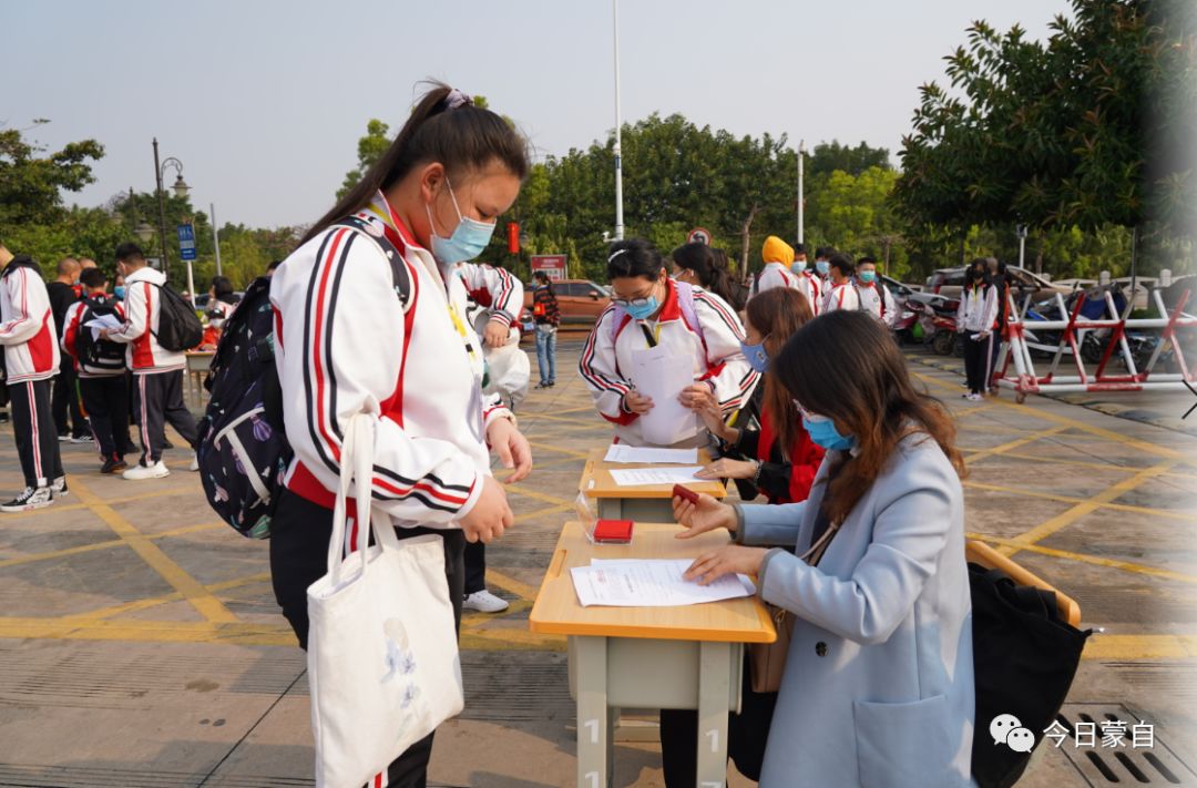 直击开学第一天现场中高考学生已就位